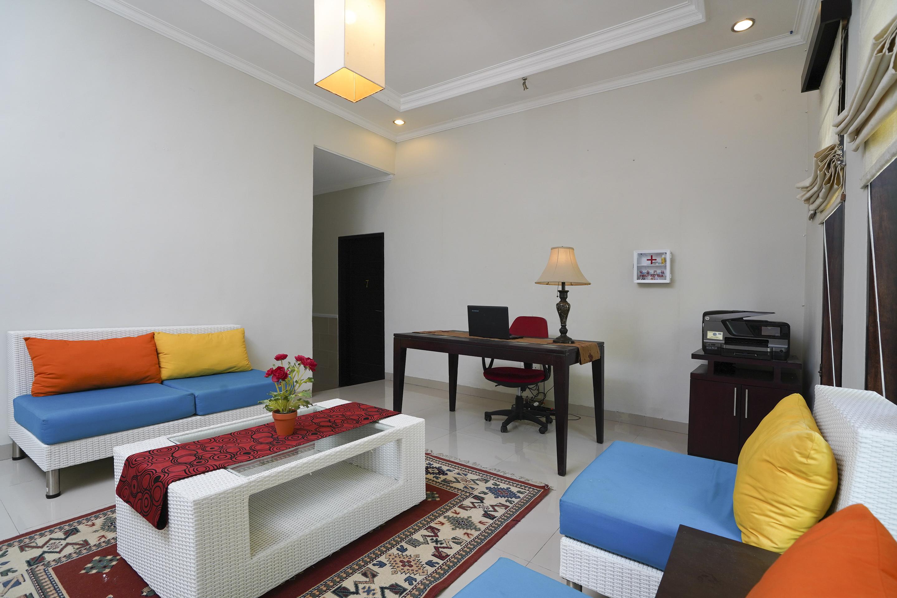 Oyo 2321 Griya Shanti Homestay Ketewel ภายนอก รูปภาพ