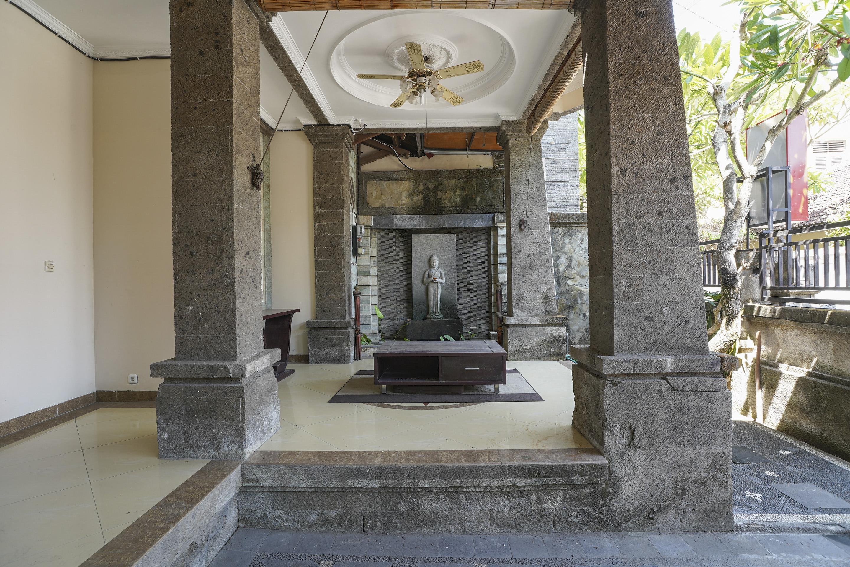 Oyo 2321 Griya Shanti Homestay Ketewel ภายนอก รูปภาพ